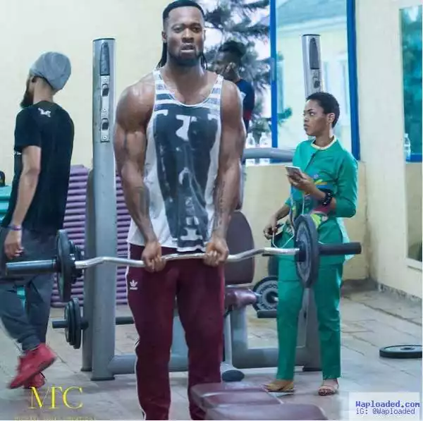 Photo: Flavour Shows Off His Impressive Muscle Game As Chidinma Looks On